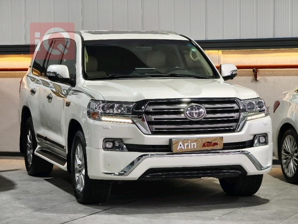 تۆیۆتا لاند کروزەر